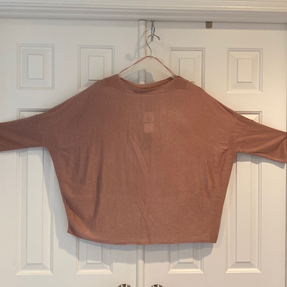 NWT Cable & Gauge Blush colored lightweight sweater.